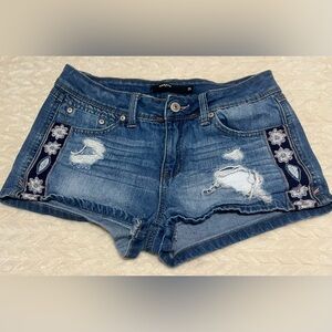 Harper Women’s Boho Distressed Floral Embroidered Stripe   In great condition .